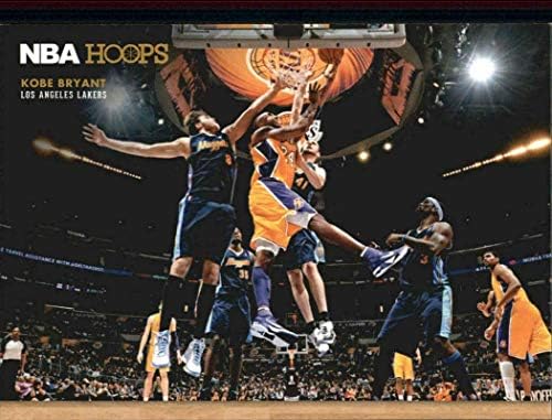 Баскетболно серия Kobe Bryant 2012 2013 Hoops Courtside Mint Поставяне-карта № 15, на която е изобразена звездата на Лос Анджелис Лейкърс в Златните Му тениска